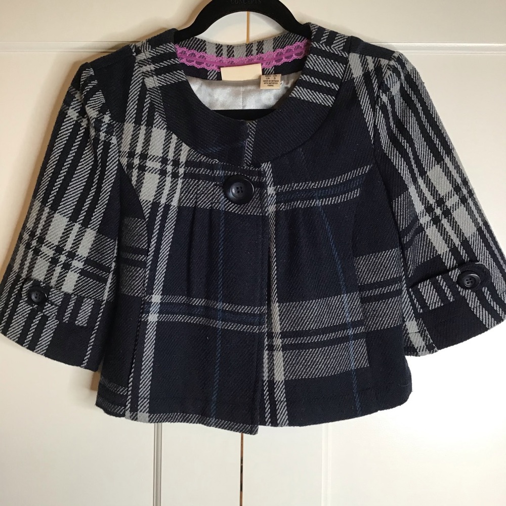 Woman’s shrug